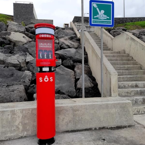 Totem SOS OneUp Náutico contribui positivamente para a obtenção e manutenção dos vários galardões atribuíveis a estes espaços, dá visibilidade aos Municípios e a Portugal enquanto destino turístico seguro.