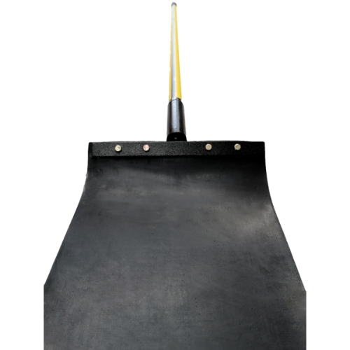 Este batedor está concebido em palma de borracha vulcanizada e reforçada com malhas têxteis que lhe conferem resistência e durabilidade. .