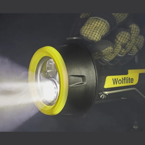 Lanterna com luz LED ultra brilhante de alta potência 430 lumens.