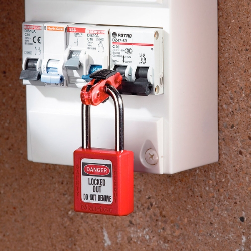 O bloqueio elétrico modelo S2390 é essencial para prevenir acidentes e cumprir normas de segurança.